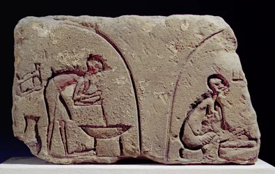 Reliéf přípravy pokrmů, Amarna, 14. století před naším letopočtem (vápenec)